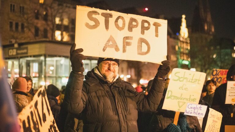 Manifestação em Colônia contra a AfD e pela democracia. (Foto/Buriakov)