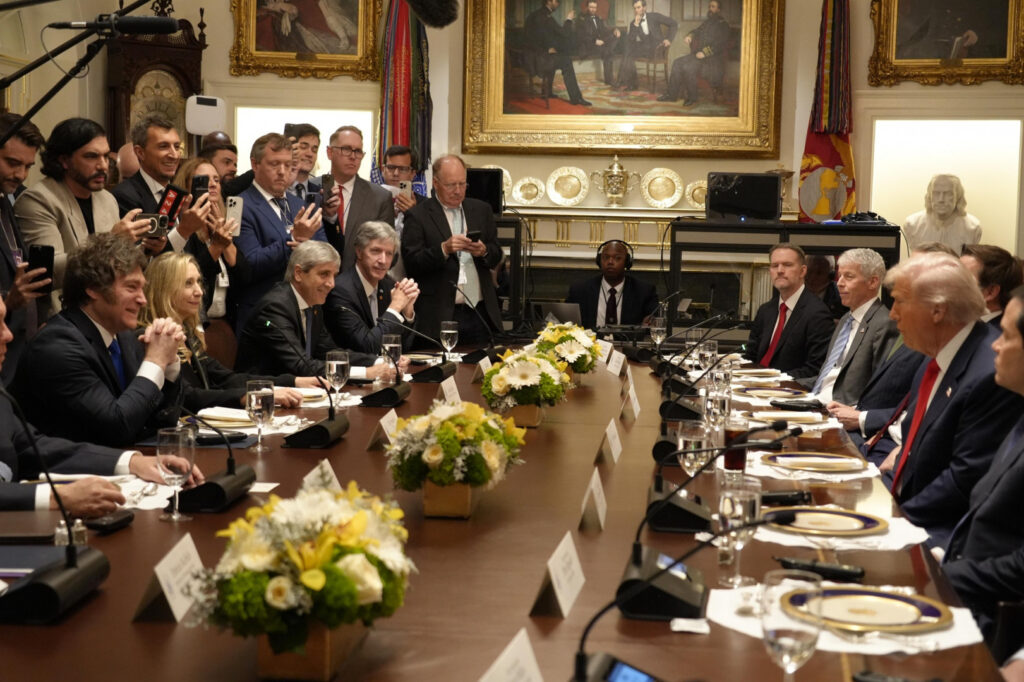 Almoço entre as Comitivas de Milei e equipe de Trump. Foto Difusão Presidencial/AR