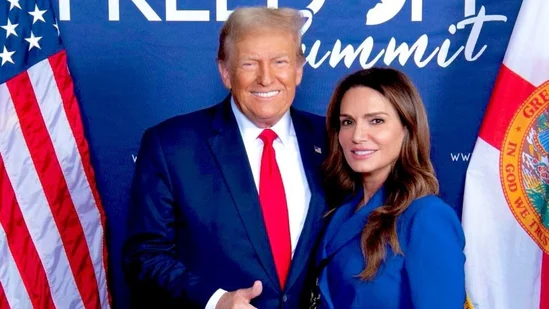 Ileana Garcia, fundadora do grupo 'Latinas for Trump', afirmou que o Partido Republicano pode perder as eleições de meio de mandato devido às táticas de Stephen Miller em relação à repressão à imigração. (X/@RpsAgainstTrump)