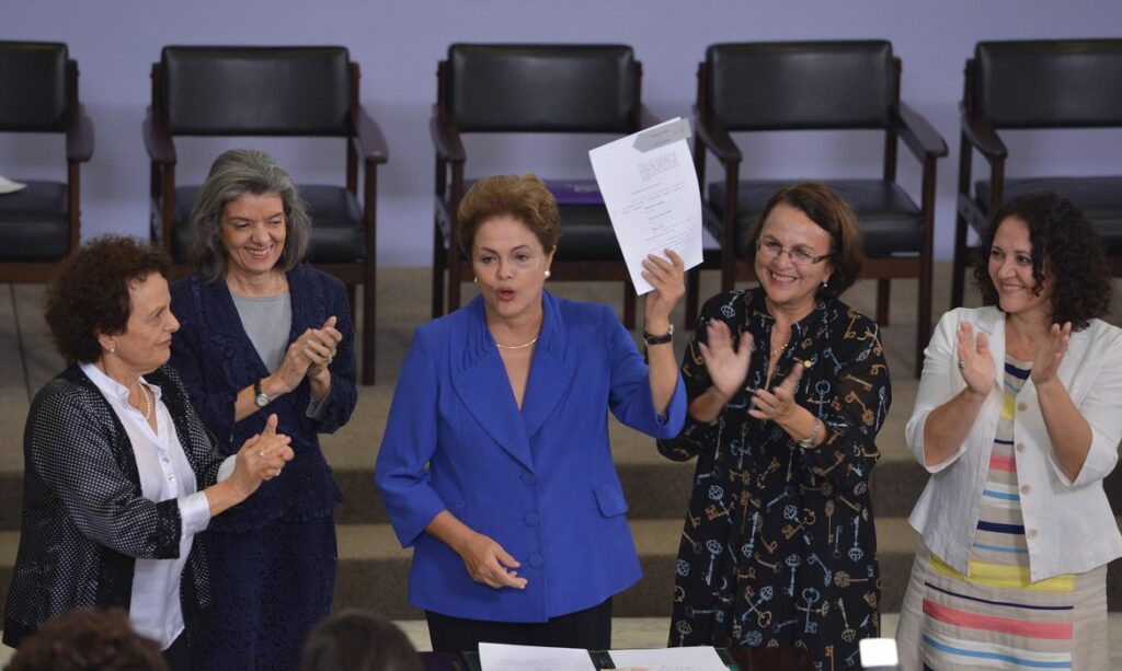 Presidenta Dilma sanciona lei que torna feminicídio hediondo