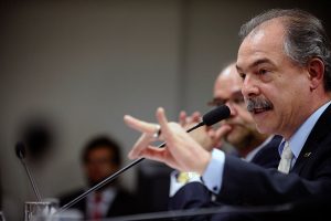 Editorial - O bobo da corte e a boiada do Centrão