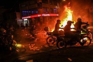 Reformas neoliberais geram onda de protesto e violência na Colômbia