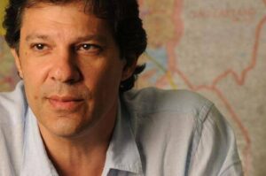 Haddad defende Lula e ataca Bolsonaro