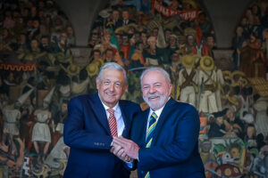 No México, Lula é recebido como Chefe de Estado