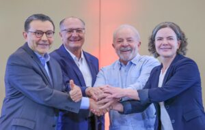 Direção do PT aprova chapa com Geraldo Alckmin