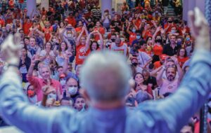 Lula defende novo pacto