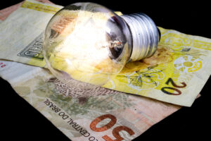 ATENÇÃO: A CONTA DE LUZ NÃO VAI CAIR