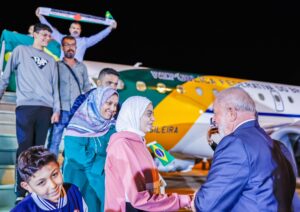 Sãos e salvos: 24 brasileiros resgatados da Faixa de Gaza