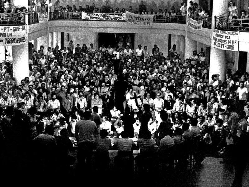 Há 44 anos nascia o PT: a estrela que brilha