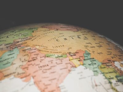 Oriente e Ocidente, por Emir Sader