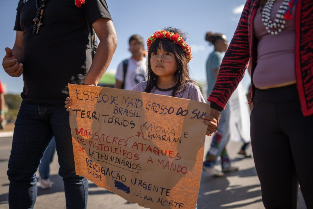 Conselho Indigenista MIssionário lança nota de apoio a povos indígenas e um alerta à sociedade brasileiras: "Indígenas não precisam morrer"  
"Clamamos pela presença do Estado diante da escalada da violência, para que seus agentes atuem com firmeza, sob o império da lei", diz a nota intitulada 
"Indígenas não precisam morrer pelo direito à vida", publicada no dia 20 de agosto. 
