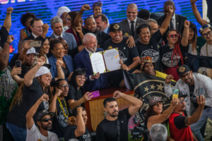 Produtora de Hip-Hop declara apoio à direita e público relembra decreto de Lula que beneficia o gênero Em 2023, presidente assinou Decreto de Valorização e Fomento à Cultura Hip-Hop