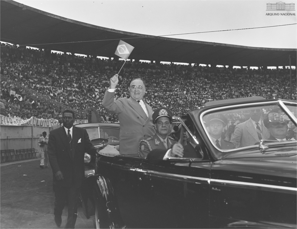 Getúlio Vargas: o estadista
Getúlio Vargas deixou respostas suspensas. Suas faces foram a de um revolucionário aparentemente a contragosto, de um legalista apoiado no voto, de um ditador anticomunista, de um líder trabalhista sincero

Lincoln Secco
