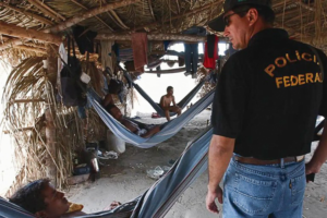 Segundo o MTE, trabalhadores já receberam, aproximadamente, R$ 1,91 milhão em verbas rescisórias, sendo que o total estimado é de R$ 3,46 milhões Foto: Marcello Casal Jr/Agência Brasil