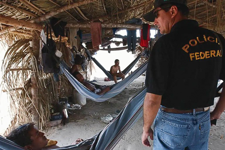 Recorde: em agosto, 593 vítimas são libertadas do trabalho escravo no Brasil
É a maior ação conjunta já realizada no país com a finalidade de combater o trabalho análogo ao de escravo e o tráfico de pessoas integrado pelo MTE, MPT, MPF, DPU, PF e PRF
