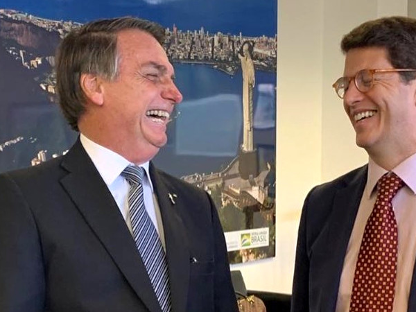 Depois de passar a boiada, Bolsonaro tenta apagar suas digitais na crise climática 