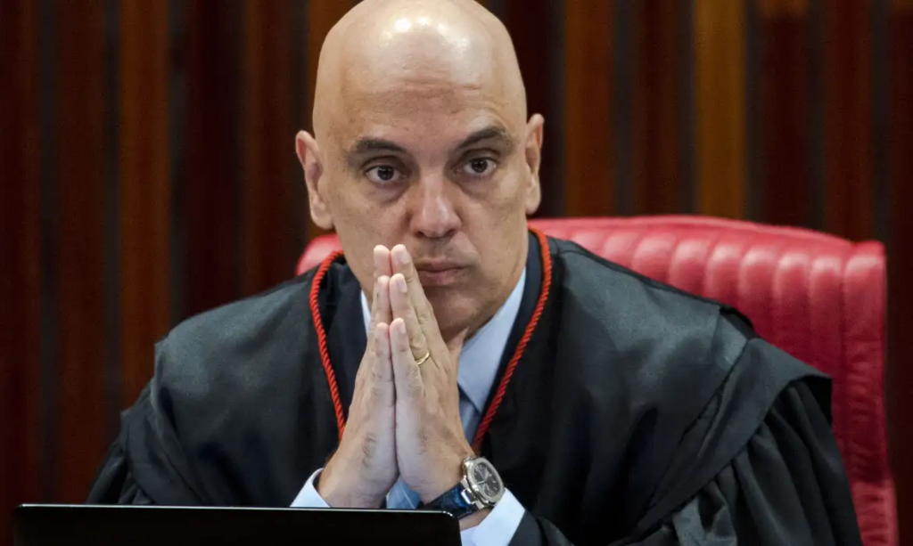 Moraes impõe multa de R$ 5 milhões a Musk e ‘X’ volta a ser suspenso