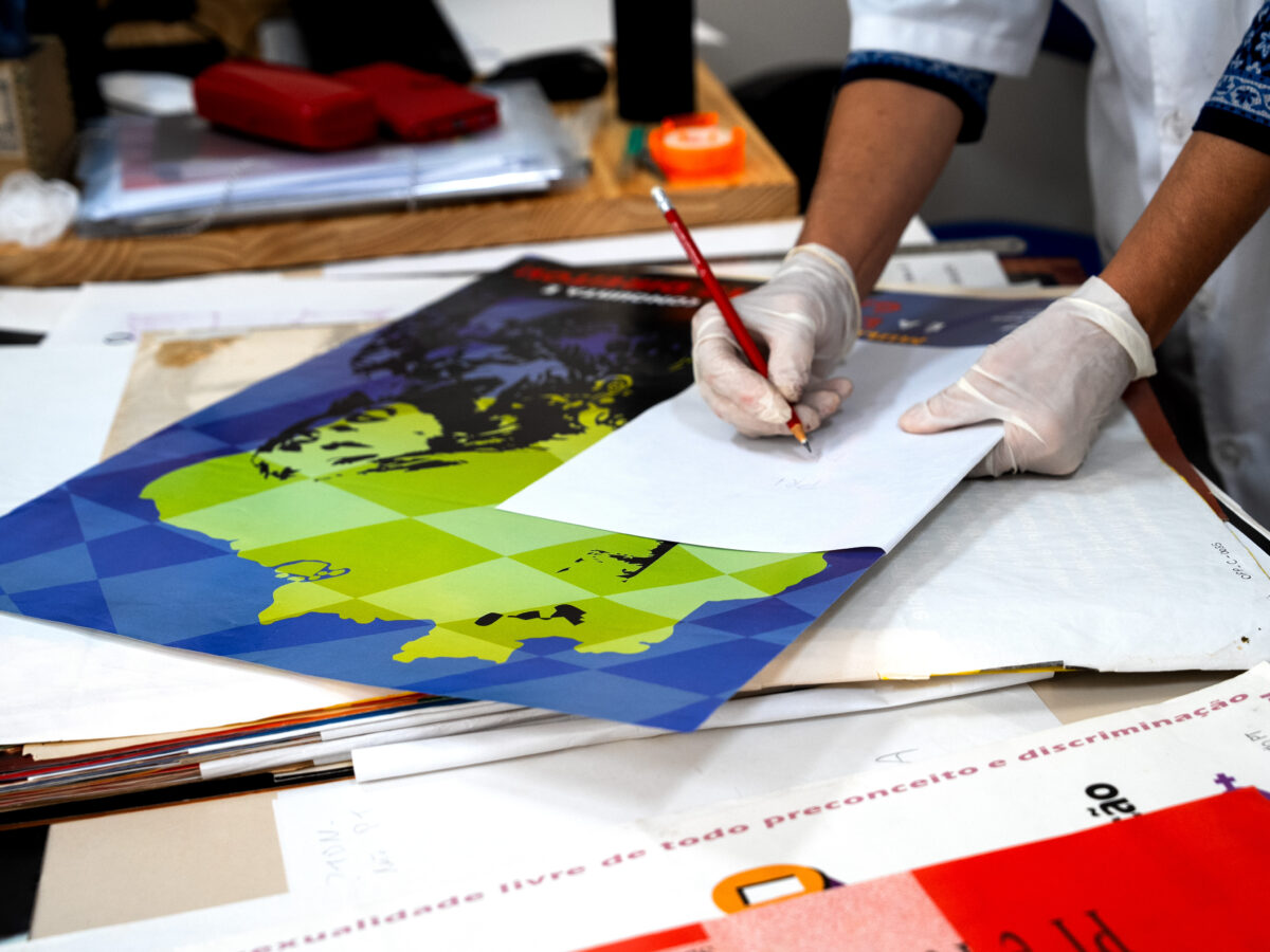 História em papel e tinta: conheça o acervo de cartazes da FPA