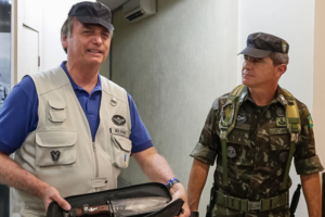 O ex-presidente Jair Bolsonaro e o general Mario Fernandes, um dos presos nesta terça-feira (19) pela PF : digitais golpistas estão por toda a trama, afirmam analistas Foto: Isac Nóbrega/Reprodução.