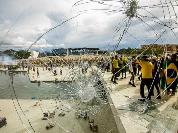 Ipespe: 59% dos brasileiros têm certeza de que houve tentativa de golpe