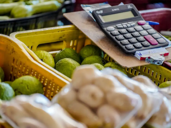 Economista explica por que era muito mais caro comer na gestão anterior do que agora 