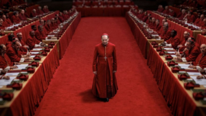 Conclave: filme retorna às telas em meio à eleição do novo Papa, agendada para o dia 7