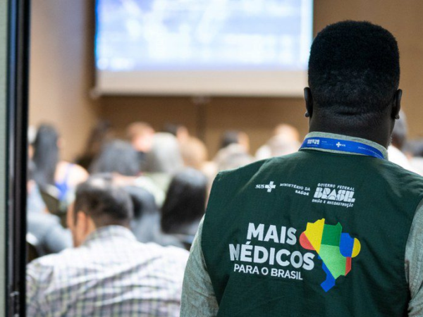 Mais Médicos abre 3,1 mil vagas para atender regiões carentes do Brasil