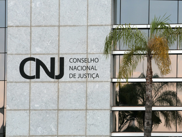 Supersalários de juízes equivalem ao orçamento de políticas públicas nas cidades mais pobres 
