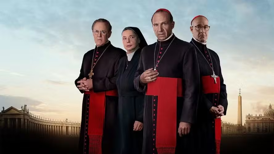 Conclave: filme retorna às telas em meio à eleição do novo Papa, agendada para o dia 7 Conclave: filme retorna às telas em meio à eleição do novo Papa, agendada para o dia 7