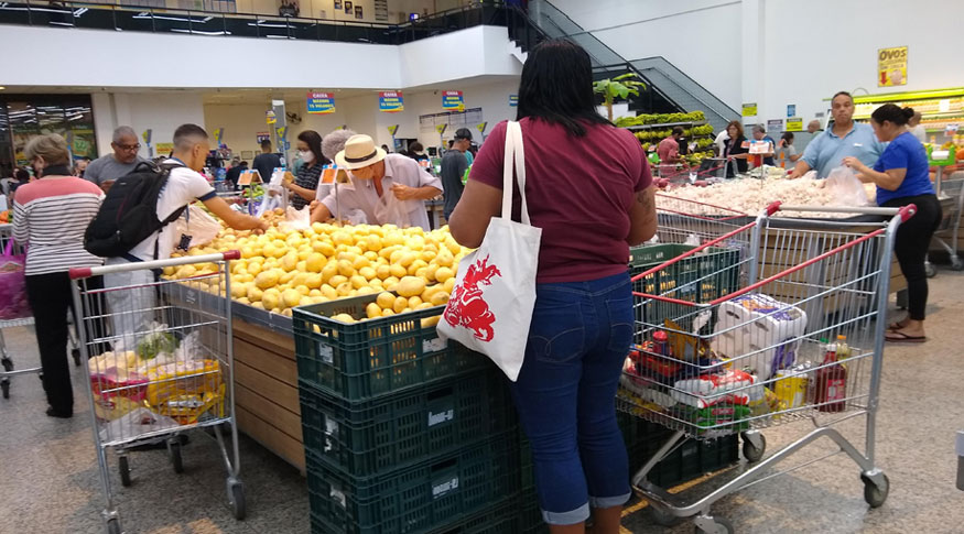 Vendas de supermercados batem recorde histórico em março, aponta IBGE