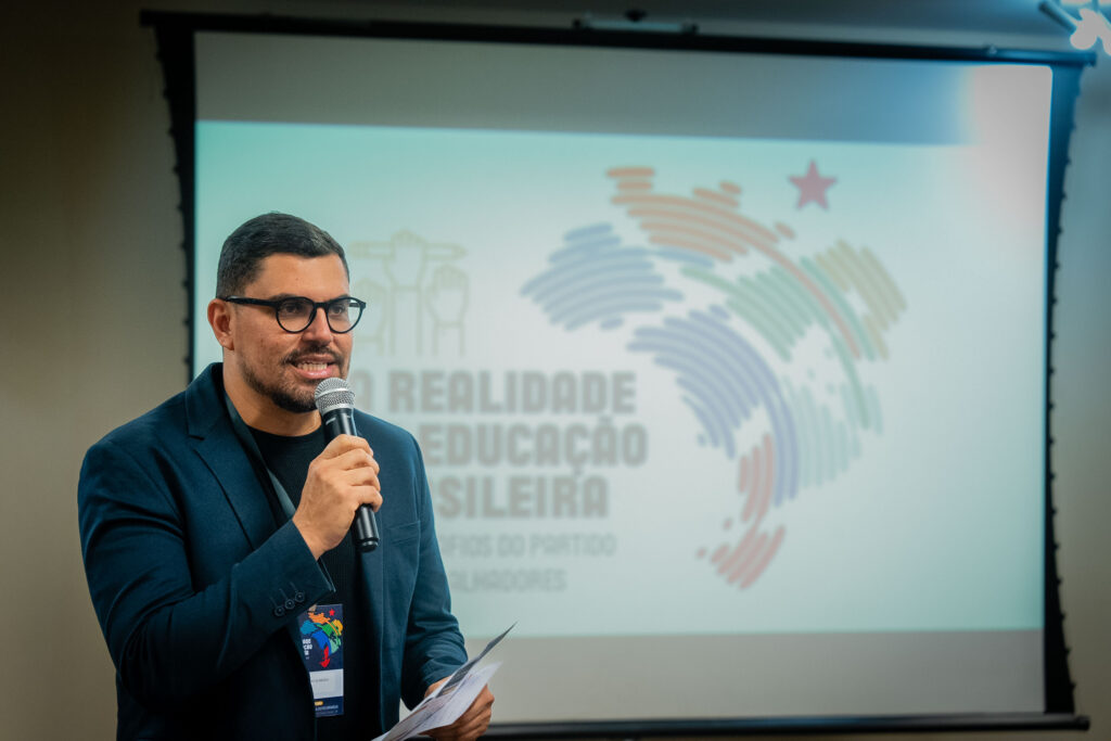 Educação como ato político: seminário do PT discute formação de lideranças para fortalecer a democracia Educação como ato político: seminário do PT discute formação de lideranças para fortalecer a democracia