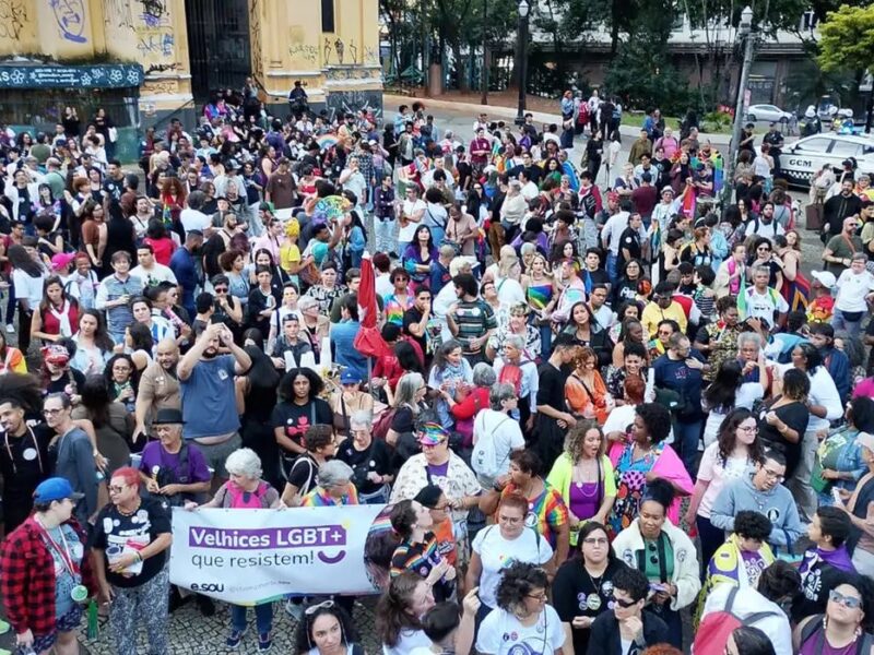 Caminhada reafirma visibilidade de mulheres lésbicas e bissexuais