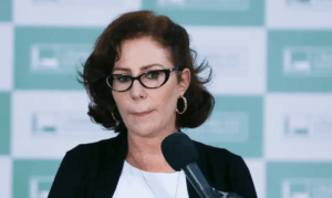 Carla Zambelli deixa o Brasil após condenação pelo STF; PGR pede prisão imediata