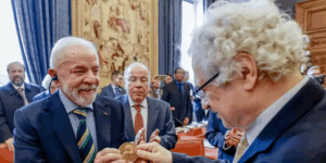 Lula faz história em Paris e recebe homenagens da Academia Francesa e da Universidade Paris 8
