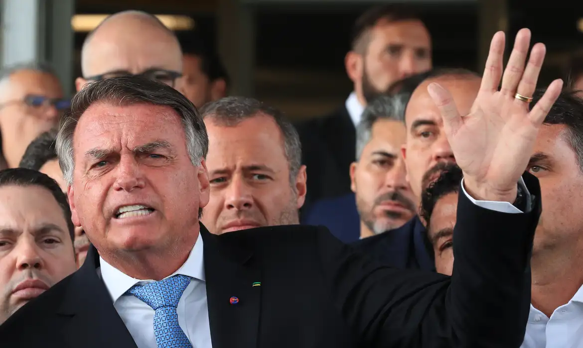 Peculato, falsificação e interferência na PF: inquéritos abertos podem levar Bolsonaro de volta ao banco dos réus no STF