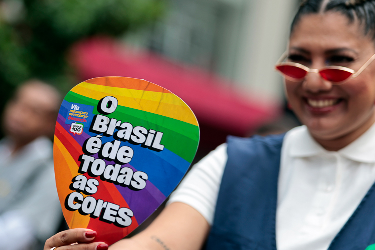 Direitos LGBTQIA+ sob ataque: mais de 400 projetos tramitam no Congresso
