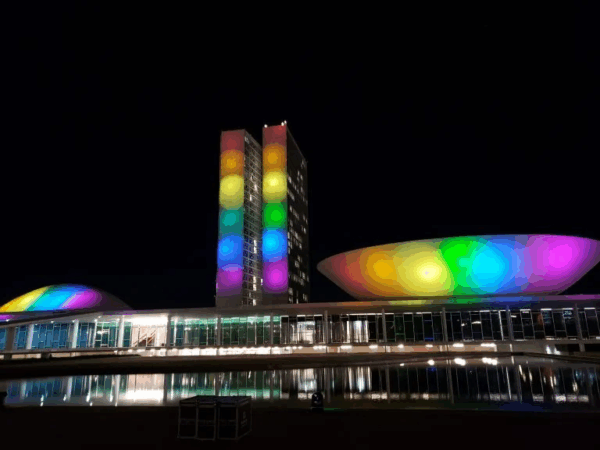 Direitos LGBTQIA+ sob ataque: mais de 400 projetos tramitam no Congresso