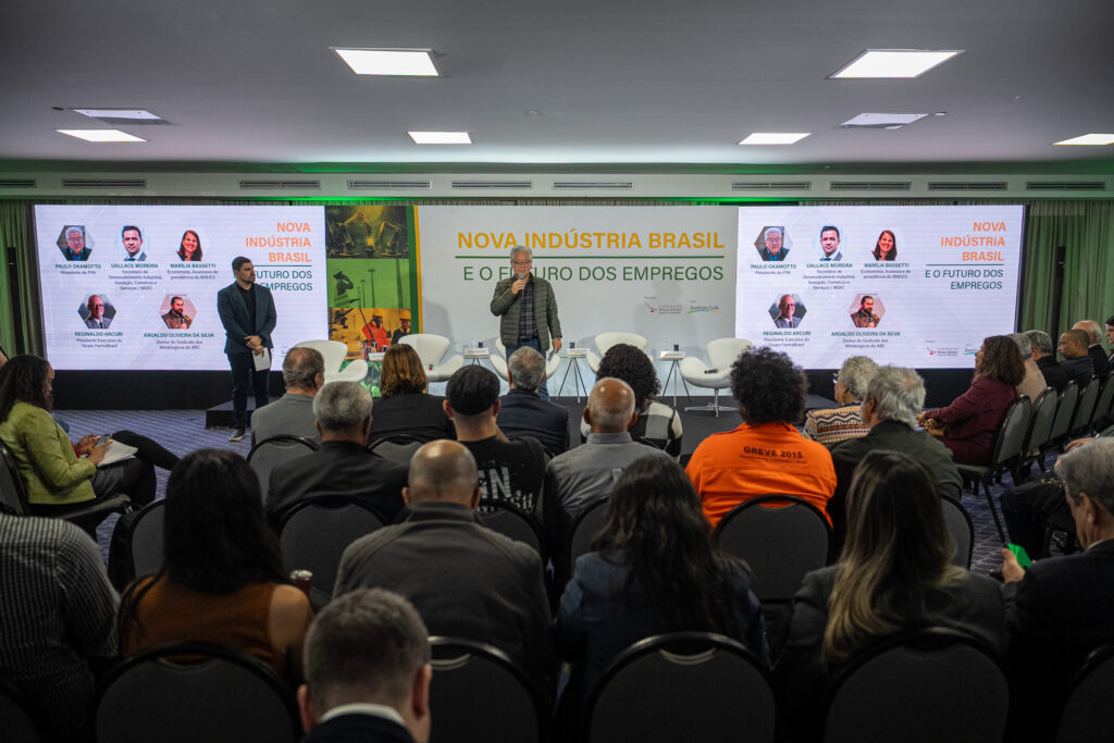 Seminário debate avanços no setor empresarial com Nova Indústria Brasil Seminário debate avanços no setor empresarial com Nova Indústria Brasil