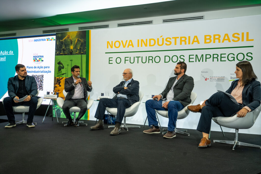 Seminário debate avanços no setor empresarial com Nova Indústria Brasil Seminário debate avanços no setor empresarial com Nova Indústria Brasil