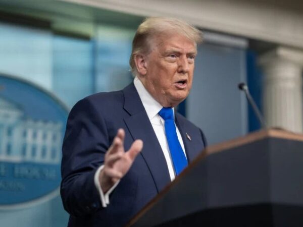Trump sanciona taxação de 50% a produtos brasileiros e medidas contra Moraes