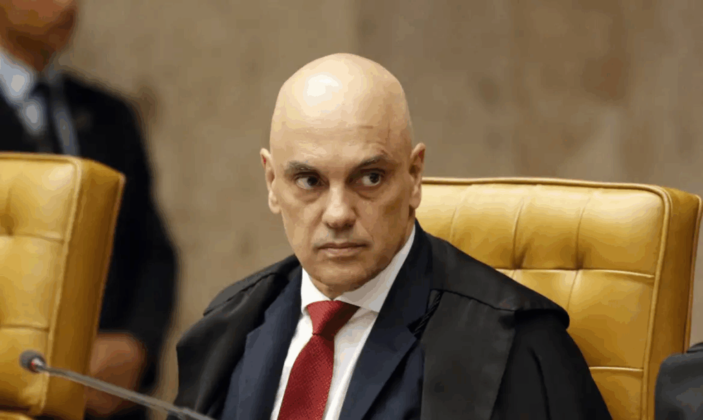 PF cumpre mandados na casa de Bolsonaro; ex-presidente foi levado para colocar tornozeleira eletrônica PF cumpre mandados na casa de Bolsonaro; ex-presidente foi levado para colocar tornozeleira eletrônica