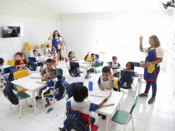 Educação em pauta: MEC conclui semestre com foco em conectividade, obras e valorização de professores
