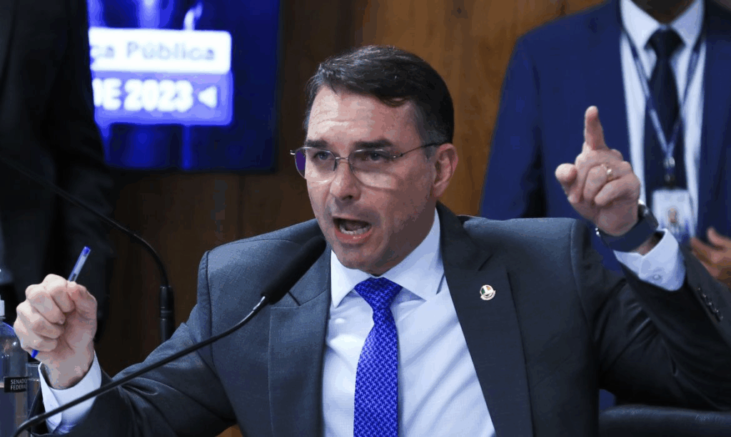 Eduardo Bolsonaro afronta STF, Flávio foge do país e pai nega o óbvio: nova crise expõe desespero da família Eduardo Bolsonaro afronta STF, Flávio foge do país e pai nega o óbvio: nova crise expõe desespero da família