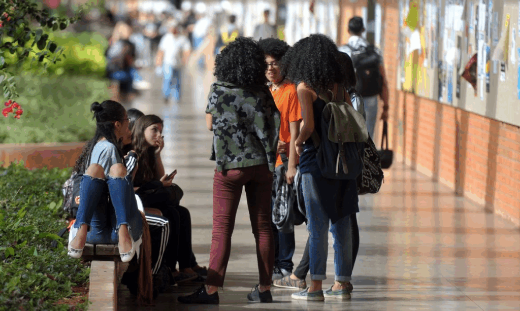 “As cotas mudaram o Brasil universitário”, afirma socióloga; estudo aponta que negros e pobres já são maioria nas universidades públicas “As cotas mudaram o Brasil universitário”, afirma socióloga; estudo aponta que negros e pobres já são maioria nas universidades públicas