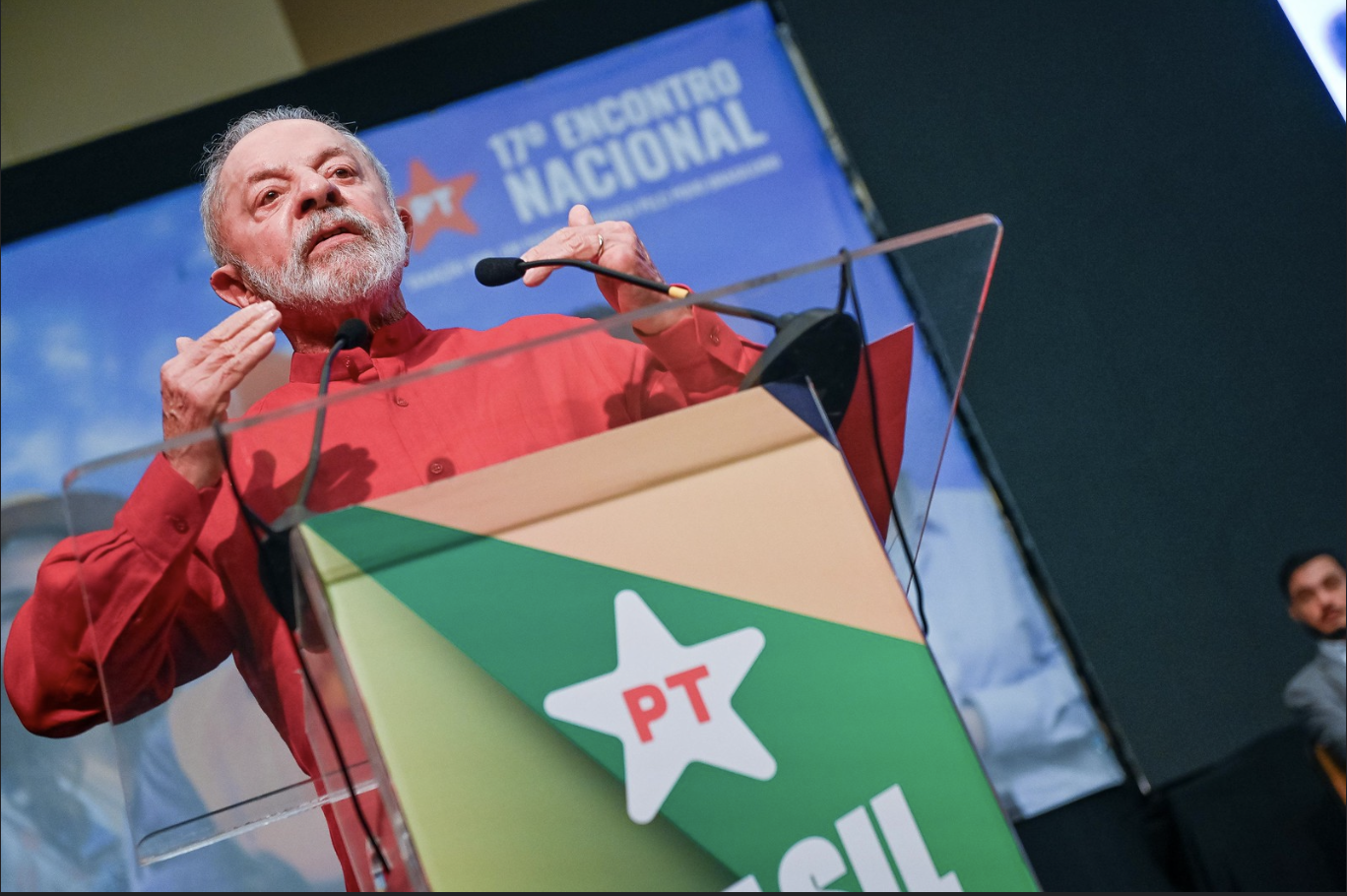 Lula defende reconstrução nacional com base na soberania e cobra unidade no PT