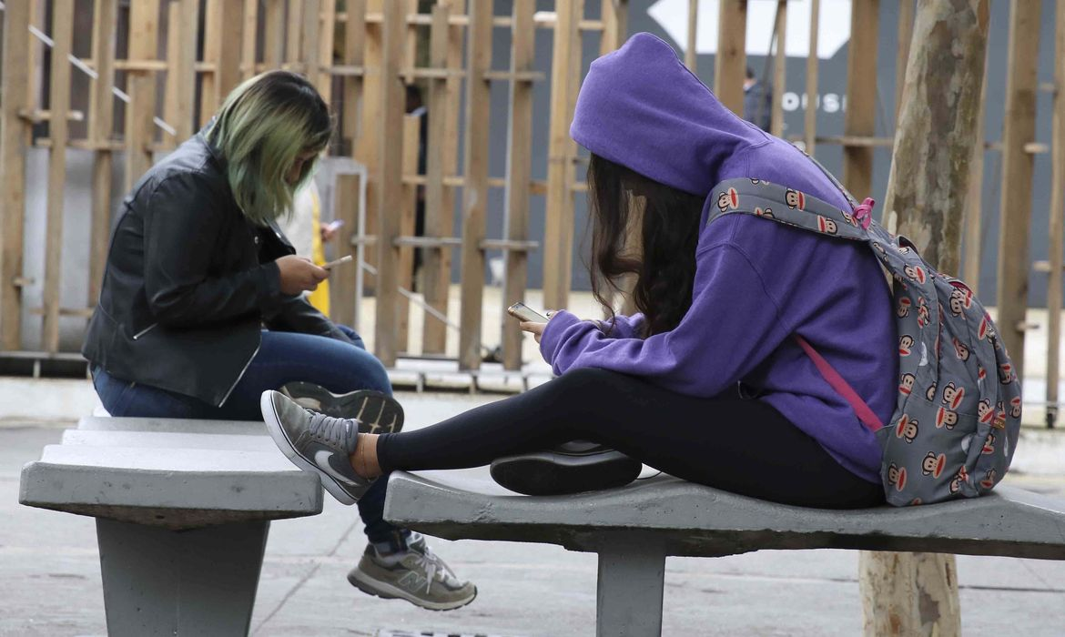 Desafios, pornografia e discurso de ódio: riscos diários para crianças nas redes sociais