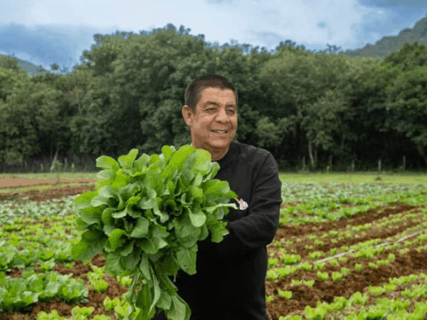 Horta inaugurada por Zeca Pagodinho garantirá até 40 toneladas de alimentos por ano; iniciativa tem parceria com o governo federal