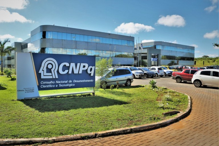 CNPq flexibiliza regras e bolsistas podem ter outras fontes de renda