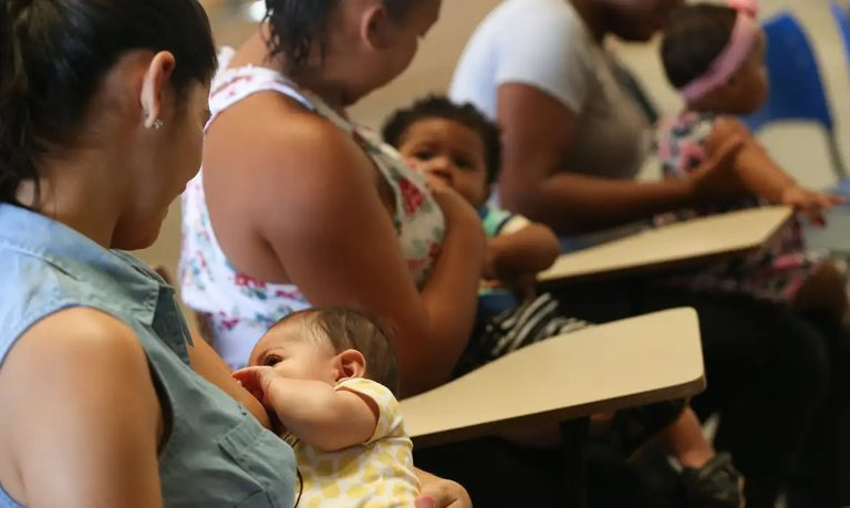 A maternidade na centralidade da agenda política brasileira, por Ana Clara Ferrari 