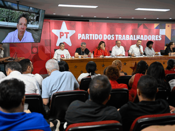 Diretório Nacional e Executiva do PT tomam posse após debate com Alckmin e Haddad